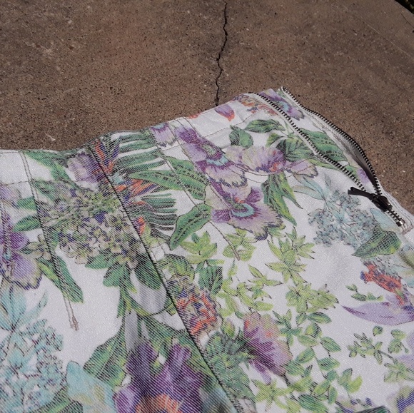 Printed Floral Jean Shorts - Picture 3 of 5